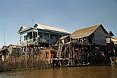 Tonle Sap - Kampong Phluk floating village - stilted houses